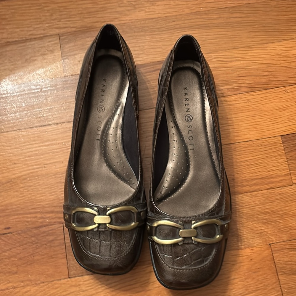 Karen Scott slip on ballet flats in chocolate with buckle size 7 - Picture 3 of 10